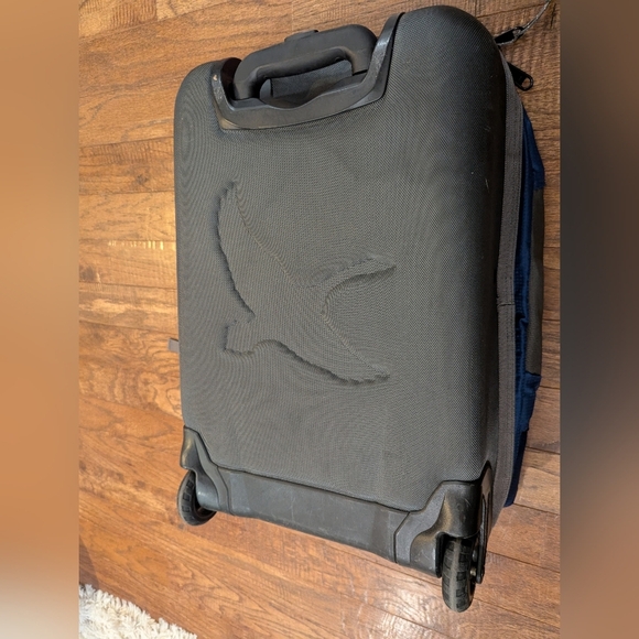 Eddie Bauer Expedition 21 45L Wheeled Duffel Blue Black & Silver - Picture 6 of 10